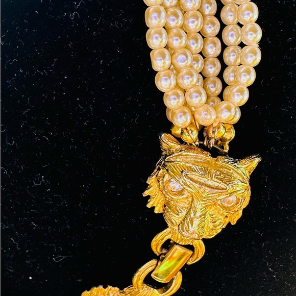 Incredible multi-string pearl necklace with diamond-eyed lions - Picture 2 of 6